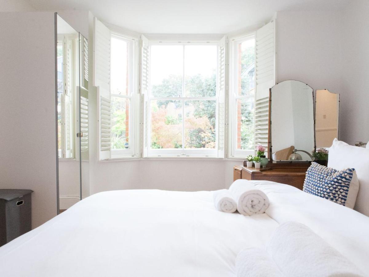 Pass The Keys Garden Apartment In Stockwell Лондон Екстериор снимка