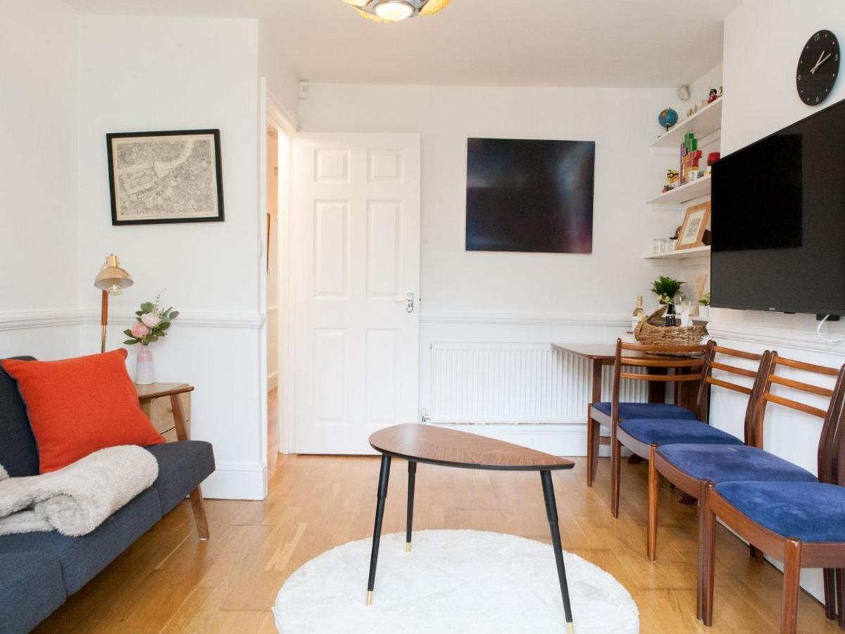 Pass The Keys Garden Apartment In Stockwell Лондон Екстериор снимка