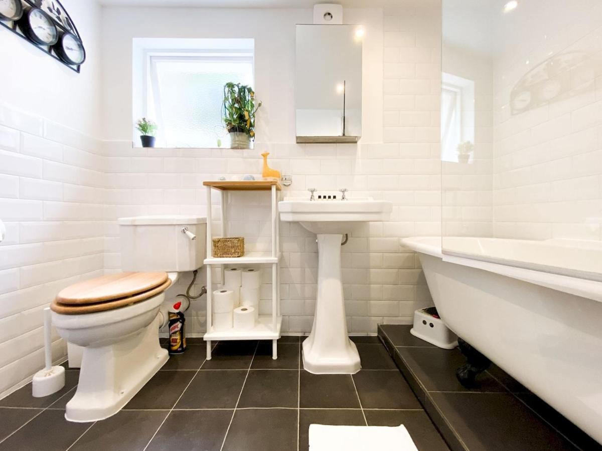 Pass The Keys Garden Apartment In Stockwell Лондон Екстериор снимка