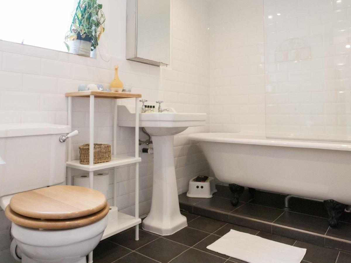 Pass The Keys Garden Apartment In Stockwell Лондон Екстериор снимка