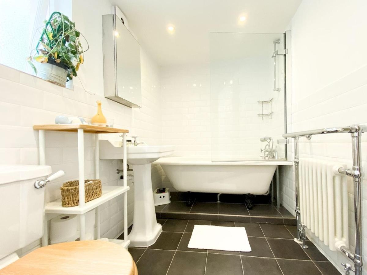 Pass The Keys Garden Apartment In Stockwell Лондон Екстериор снимка